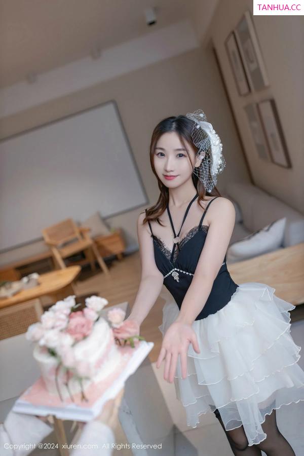   [XiuRen]高清写真图 2024.04.16 No.8398 杏子Yada 黑丝美腿第2张图片